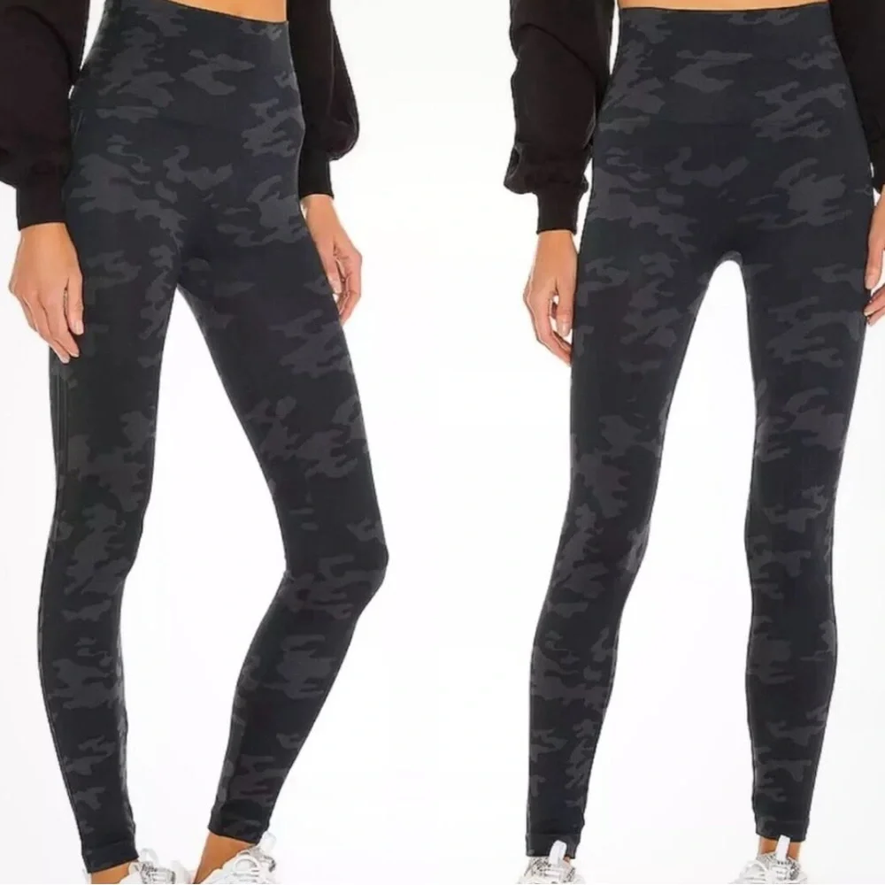 Women's Camouflage Leggings - Picture 1 of 4